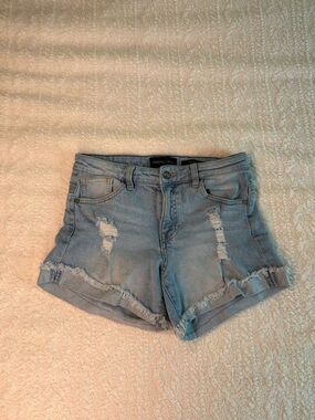 Kendall + Kylie Distressed Jean Shorts 🤍